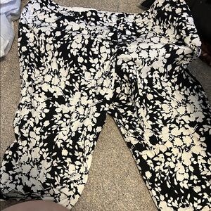 Croft & Barrow Black and White Patterned Capris